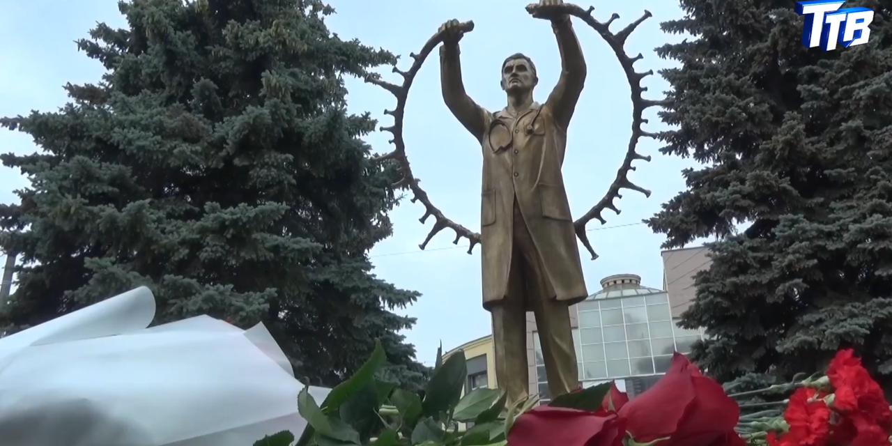 В Челябинске открыли памятник медикам